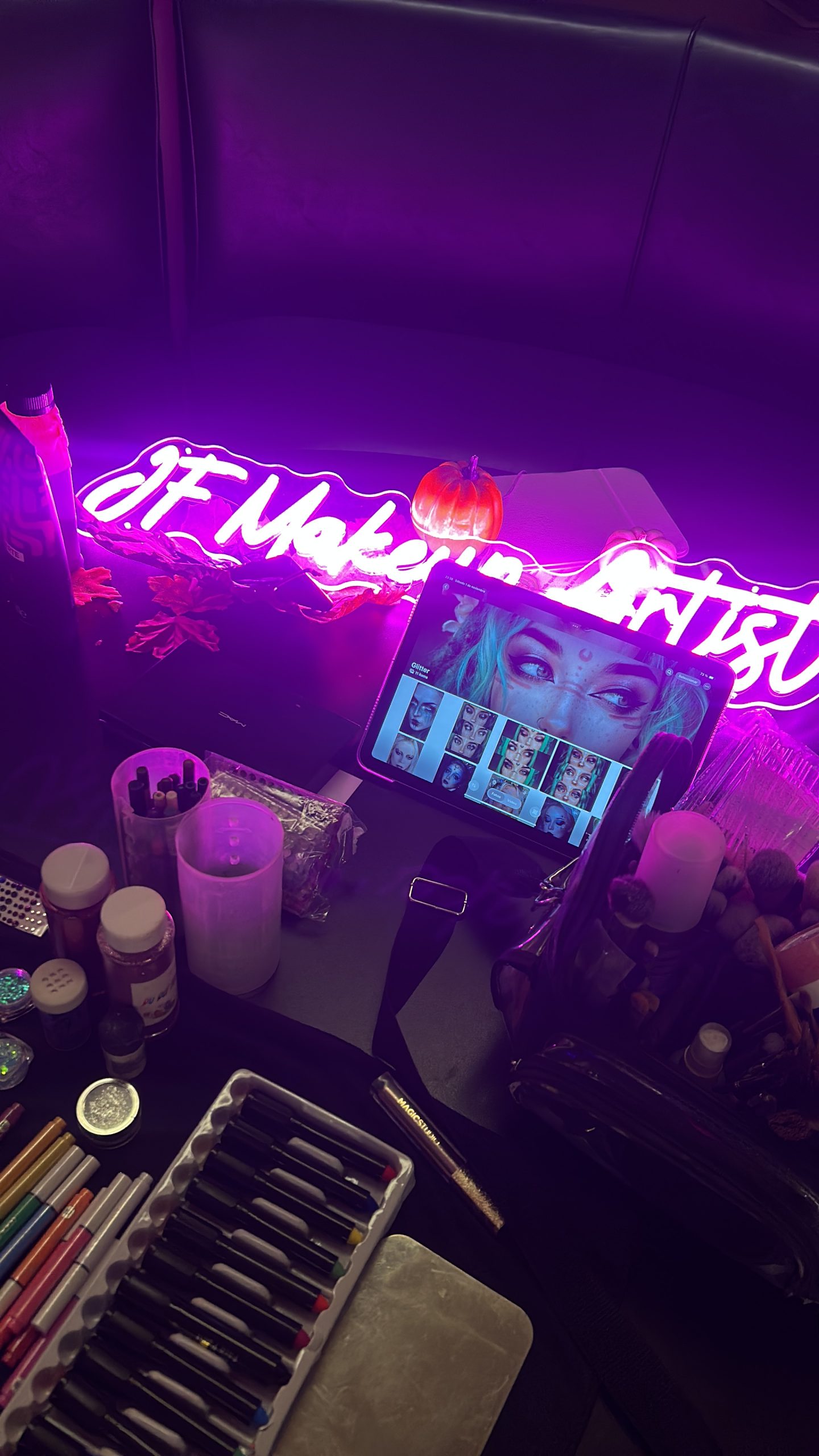 Glitter bar en Barcelona con maquillaje brillante para bodas y eventos