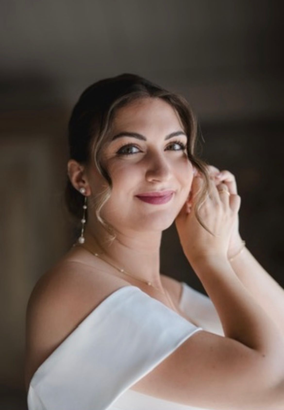 Novia con maquillaje profesional realizado por Jennifer y su equipo en Barcelona.