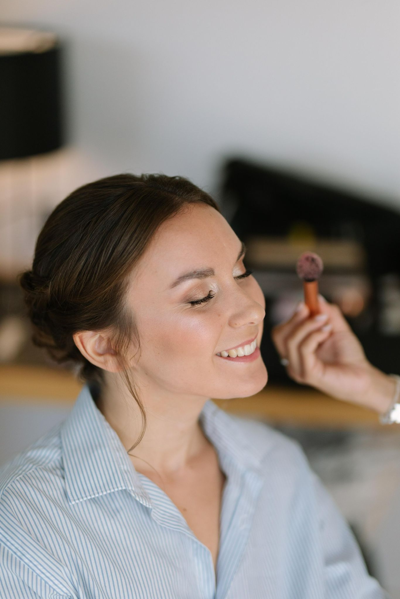 Maquillaje boda verano realizado por maquilladora profesional en Barcelona para una novia con acabado natural y resistente al calor.