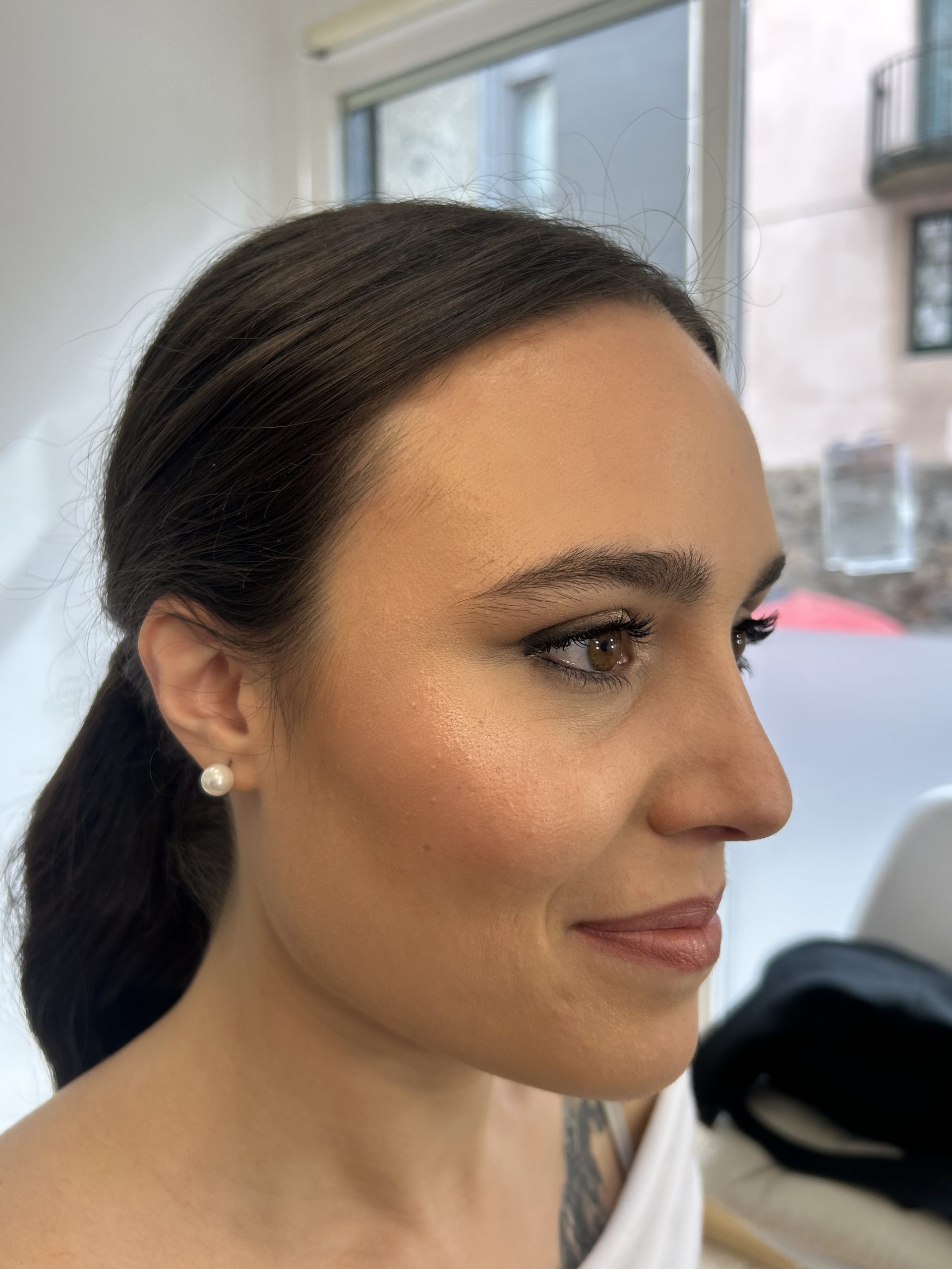 Jennifer ha realizado un Maquillaje Glow con acabado natural y luminoso en Barcelona.