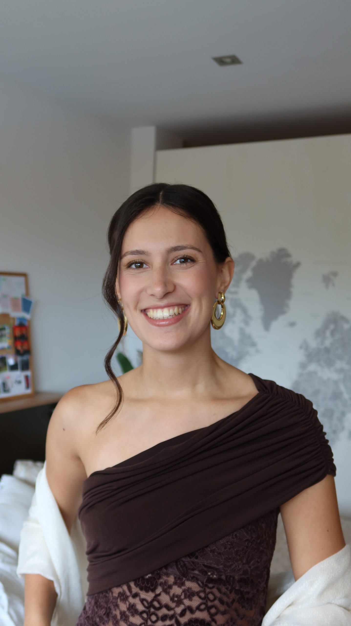 Maquillaje invitada boda verano realizado por Jennifer Makeup en Barcelona con acabado natural y de larga duración.