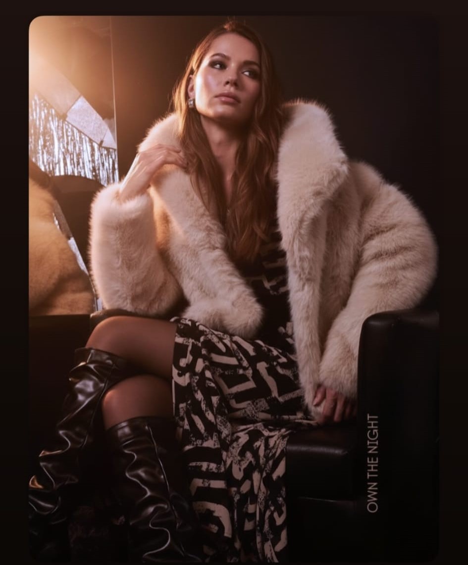 Maquillaje para sesión de fotos realizado por Jennifer, maquilladora profesional en Barcelona, con acabado natural y de larga duración.